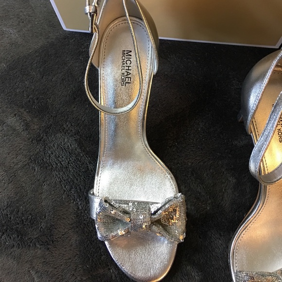 Michael Kors Silver Paris Sandals NEW - Picture 4 of 7